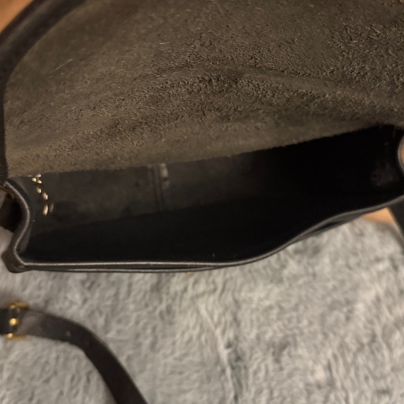 Vintage Coach Glove Tan Leather Crossbody Bag | NYC Made | Classic Turnlock - Picture 12 of 16